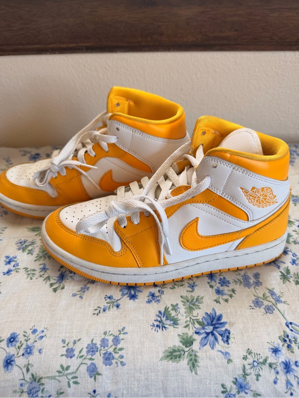 Jordan Kids High-Top Sneakers in Yellow and White